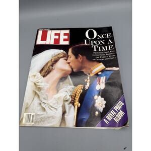 Life Magazine Feb 1993 Charles & Diana Royal Photo Album Vintage Issue